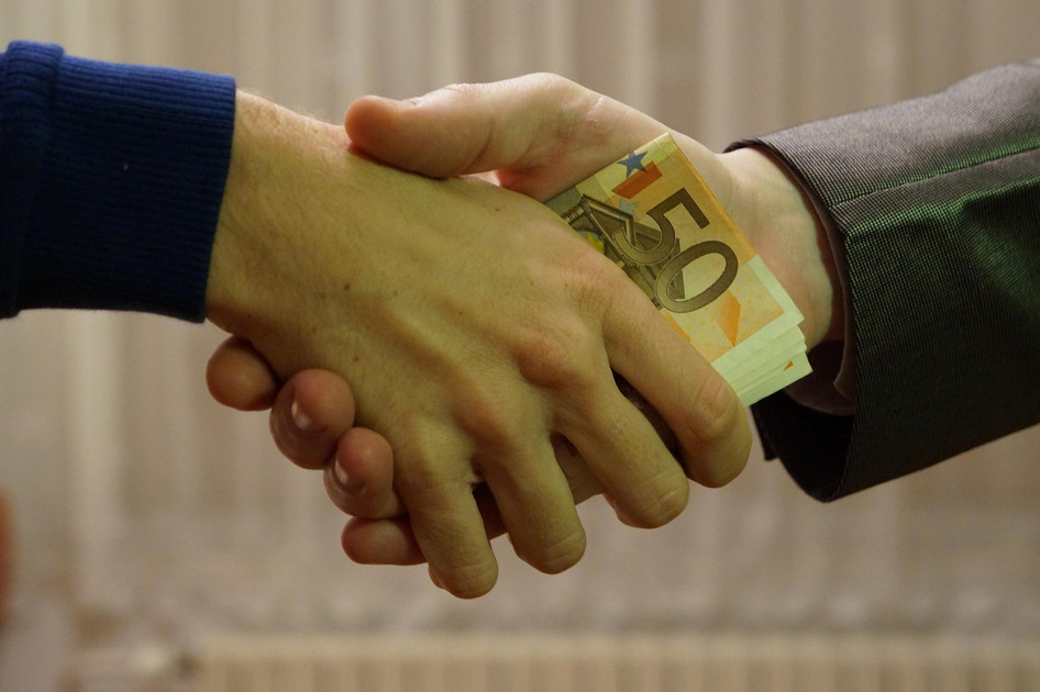 Top 5 Alternatives to High-Interest Microloans for Emergency Expenses