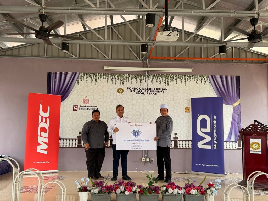 MDEC Digital IPI Program Delivers First Digital Maker Hub To Pondok Darul Furqan In Perak - 20
