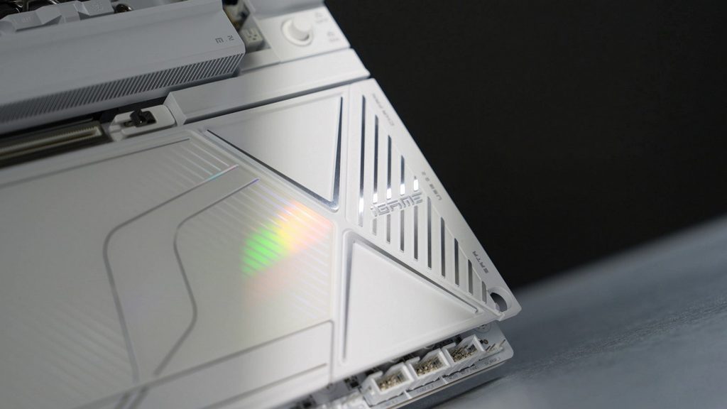 COLORFUL iGame X870E VULCAN W OC Motherboard Introduced With All-White Color Scheme - 25 COLORFUL iGame X870E VULCAN W OC Motherboard Introduced With All-White Color Scheme - 24