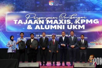 Maxis Donates 15 Refurbished Laptops to UKM Students Crossing 1,000 Unit Milestone
