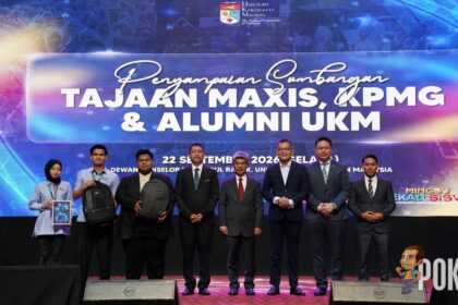 Maxis Donates 15 Refurbished Laptops to UKM Students Crossing 1,000 Unit Milestone