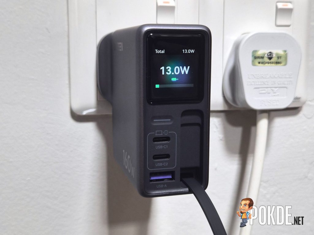 UGREEN Nexode Pro 160W Charger with Retractable Cable 