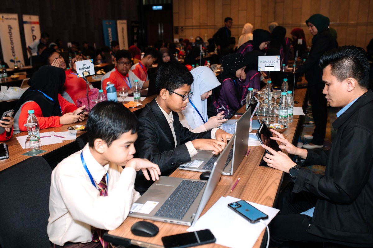 26 Teams Of Malaysian Students Compete At The AI Muda@NADI Hackathon 2026 National Finals - 16 26 Teams Of Malaysian Students Compete At The AI Muda@NADI Hackathon 2026 National Finals - 15